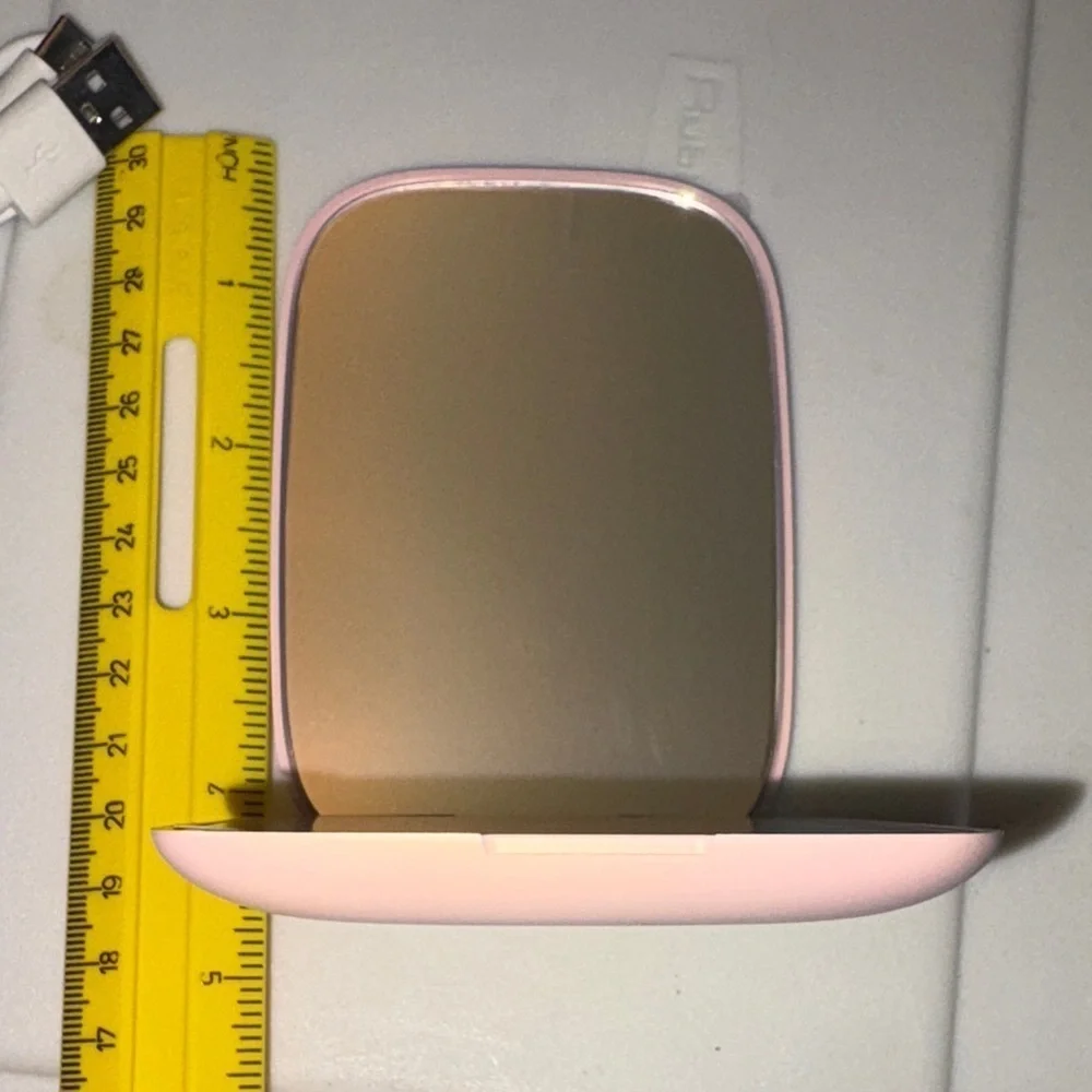 🆕 LED Compact Mirror with Floral Design - Picture 6 of 10